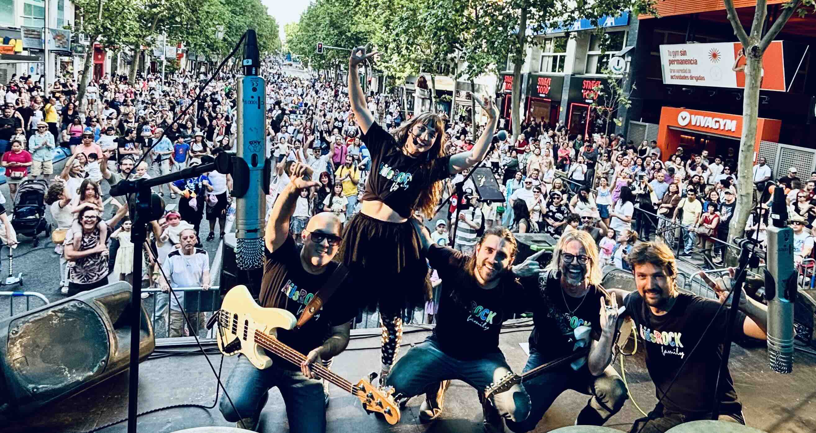 Kids Rock Family llenó de música, diversión y muchísima energía el Día de la Infancia en Tetuán 